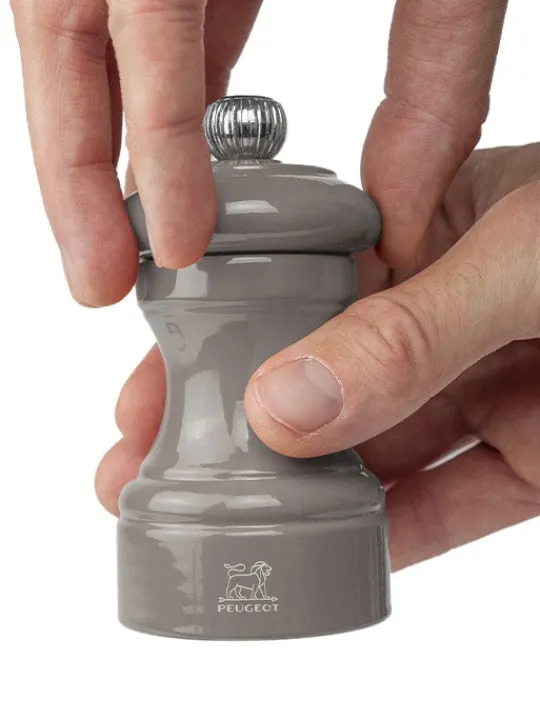 Peugeot Saveurs Bistro Moulin à poivre manuel en bois laqué, gris taupe 10 cm - 4in. -> Moulins À Poivre