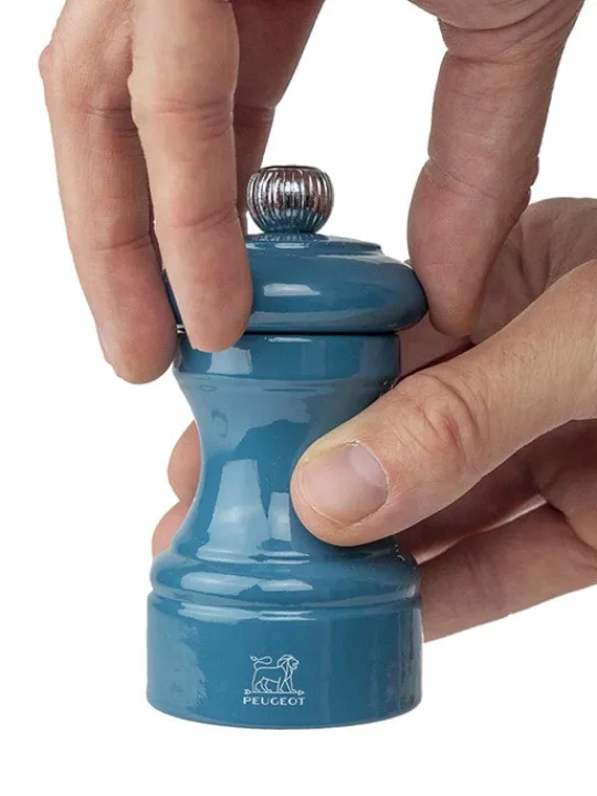 Peugeot Saveurs Bistro Moulin à sel manuel en bois laqué, bleu pacifique, 10 cm - 4" -> Moulins À Sel Et Salières