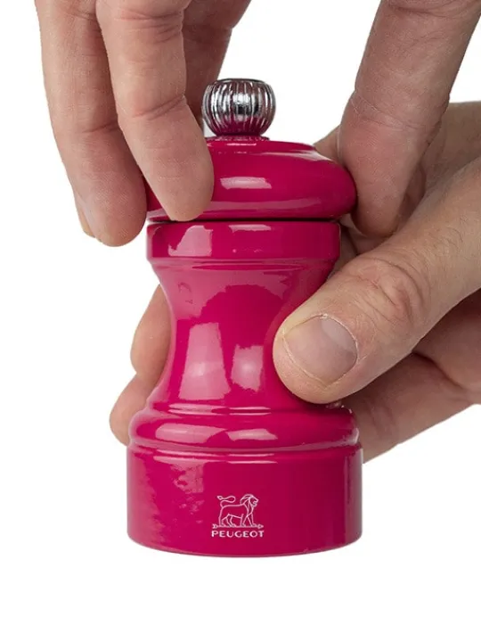 Peugeot Saveurs Bistro Moulin à sel manuel en bois laqué, rose bonbon, 10 cm - 4" -> Envie De Couleurs | Moulins À Sel Et Salières