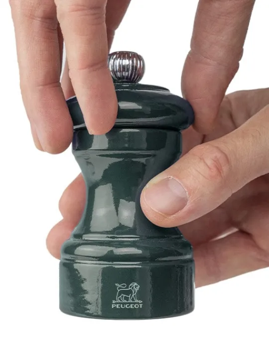 Peugeot Saveurs Bistro Moulin à sel manuel en bois laqué, vert forêt, 10 cm - 4in. -> Moulins À Sel Et Salières