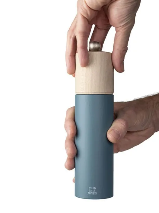 Peugeot Saveurs Boreal Moulin à poivre manuel en bois, bleu céleste, 21cm - 8" -> Idées Cadeaux -50€ | Envie De Couleurs