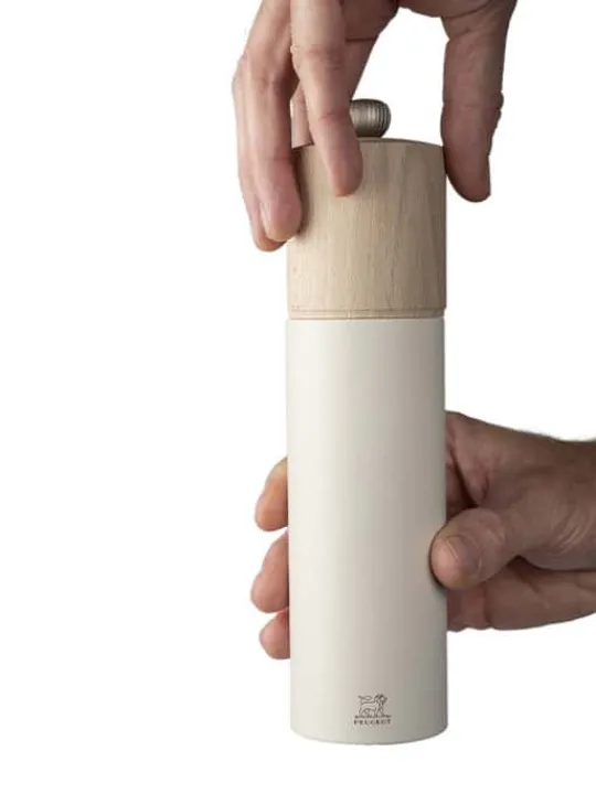 Peugeot Saveurs Boreal Moulin à sel manuel en bois, blanc plume, 21cm - 8" -> Idées Cadeaux -50€ | Envie De Couleurs