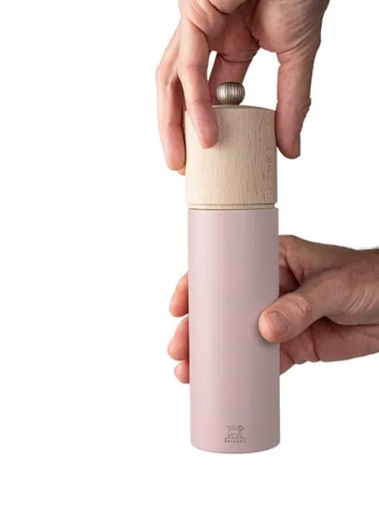 Peugeot Saveurs Boreal Moulin à sel manuel en bois, rose pétale, 21cm -> Envie De Design | Envie De Couleurs