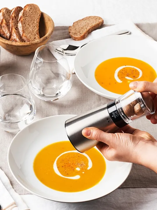 Peugeot Saveurs Daman Moulin à muscade manuel en inox et acryl 15 cm -> Envie De Design | Envie De Saveurs