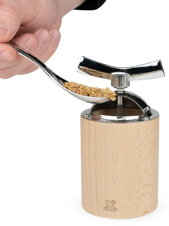 Peugeot Saveurs Isen moulin à graines de lin manuel en bois et inox couleur naturel 13 cm -> Envie De Saveurs | Moulins Expert