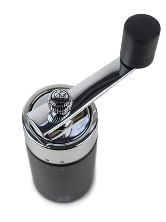 Peugeot Saveurs Isen Moulin à muscade manuel en bois, noir mat, 16 cm - 6,25" -> Envie De Design | Envie De Saveurs