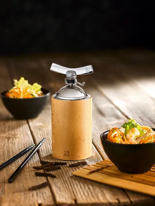 Peugeot Saveurs Isen moulin à poivres longs et gros grains de poivre manuel en bois couleur naturel 16 cm - 6,25" -> Envie De Saveurs | Moulins À Poivre