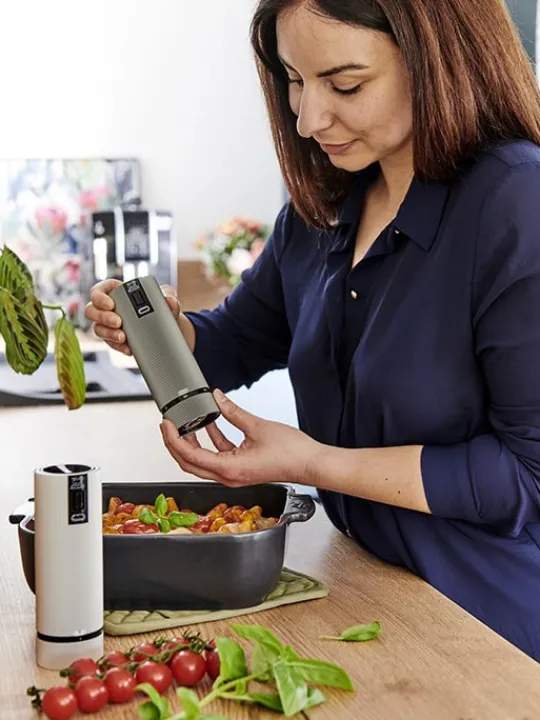 Peugeot Saveurs Line electrique Moulin à poivre électrique rechargeable u'select, batterie lithium-ion, carbone, 15 cm - 6in. -> Idées Cadeaux -100€ | Envie De Design