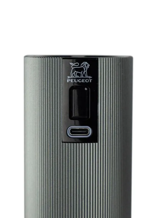 Peugeot Saveurs Line electrique Moulin à poivre électrique rechargeable u'select, batterie lithium-ion, carbone, 15 cm - 6in. -> Idées Cadeaux -100€ | Envie De Design