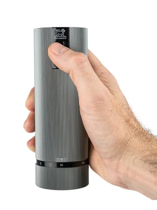 Peugeot Saveurs Line electrique Moulin à poivre électrique rechargeable u'select, batterie lithium-ion, carbone, 15 cm - 6in. -> Idées Cadeaux -100€ | Envie De Design