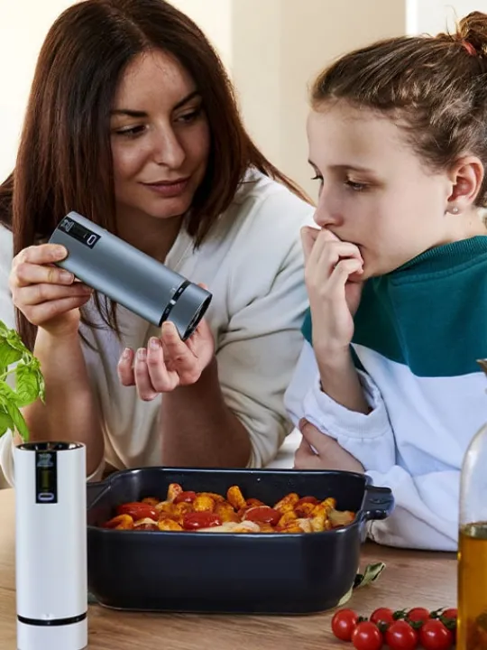Peugeot Saveurs Line electrique Moulin à poivre électrique rechargeable u'select, batterie lithium-ion, carbone, 15 cm - 6in. -> Idées Cadeaux -100€ | Envie De Design