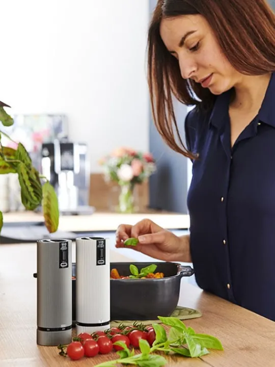 Peugeot Saveurs Line electrique Moulin à sel électrique rechargeable u'select, batterie lithium-ion, aluminium, 15 cm - 6in. -> Idées Cadeaux -100€ | Envie De Design