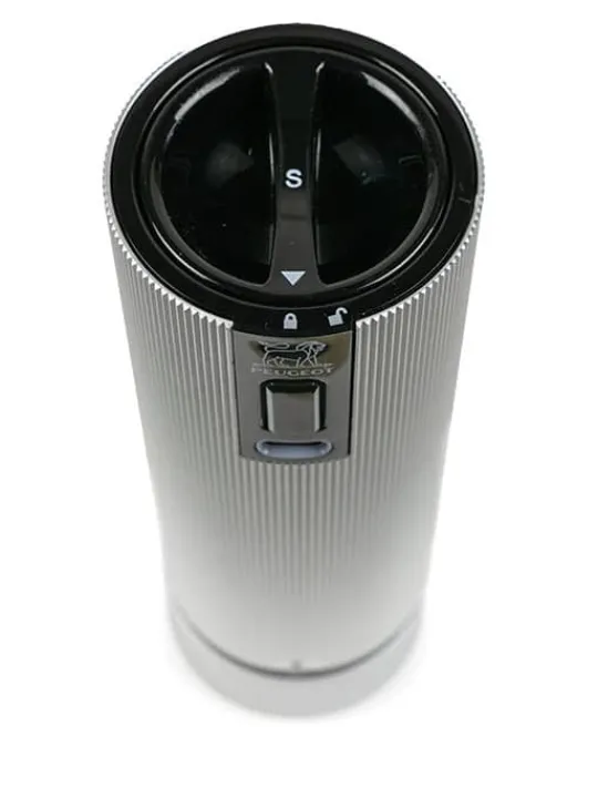 Peugeot Saveurs Line electrique Moulin à sel électrique rechargeable u'select, batterie lithium-ion, aluminium, 15 cm - 6in. -> Idées Cadeaux -100€ | Envie De Design