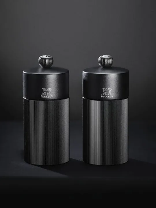Peugeot Saveurs Line Moulin à poivre manuel en bois et aluminium noir mat, 12 cm - 4,75in -> Envie De Design | Moulins À Poivre