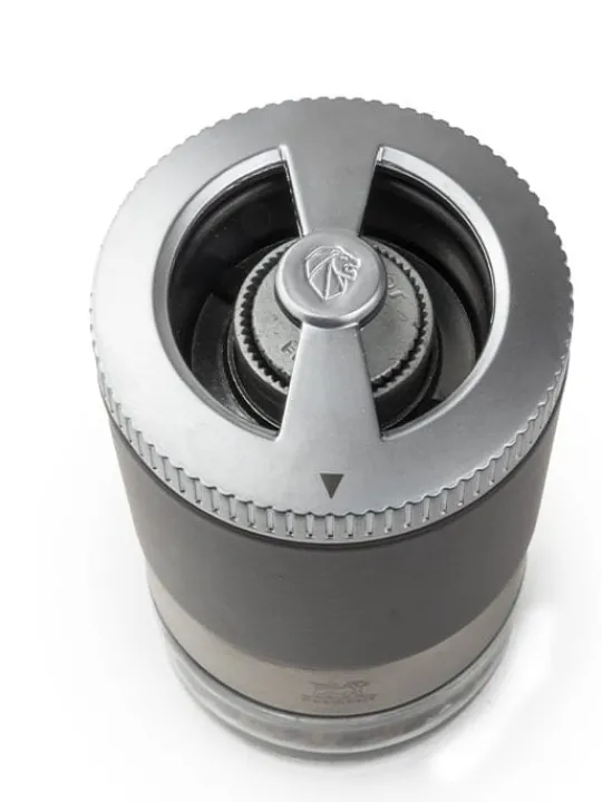 Peugeot Saveurs Maestro Bar à poivres - moulin à poivre u'select accompagné de 3 grands crus de poivres, de 3 réservoirs interchangeables, gris roche -> Coffrets Cadeaux | Envie De Design