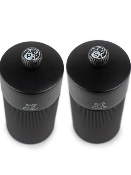 Peugeot Saveurs Night chic Coffret cadeau - duo de moulins à poivre et à sel manuels line noir mat 12 cm et son entonnoir en inox -> Idées Cadeaux -100€ | Coffrets Cadeaux