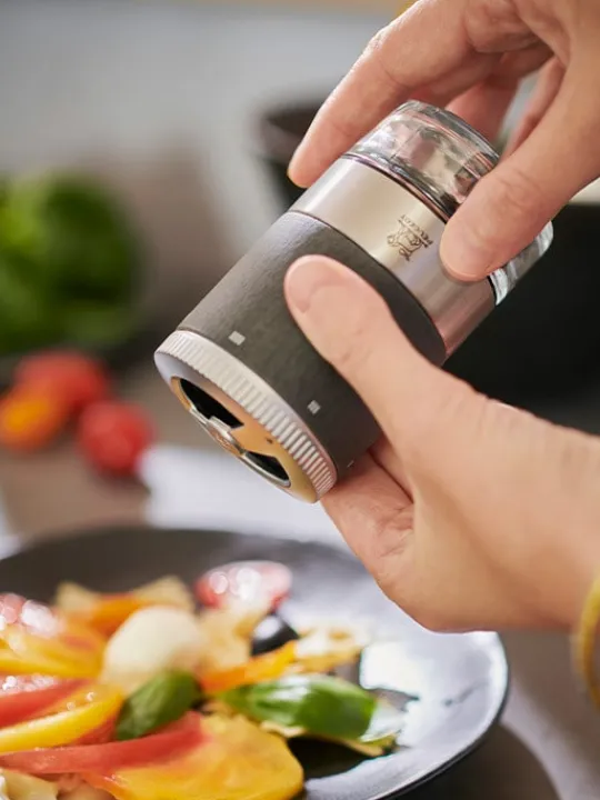 Peugeot Saveurs Pack maestro linéa Coffret bar à poivres maestro gris roche et plateau linéa -> Envie De Saveurs | Idées Cadeaux -100€