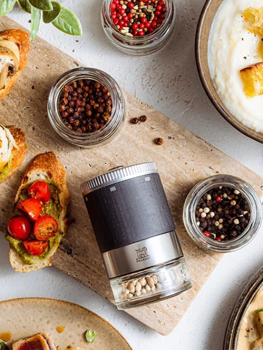 Peugeot Saveurs Pack maestro linéa Coffret bar à poivres maestro gris roche et plateau linéa -> Envie De Saveurs | Idées Cadeaux -100€