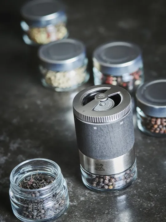 Peugeot Saveurs Pack maestro linéa Coffret bar à poivres maestro gris roche et plateau linéa -> Envie De Saveurs | Idées Cadeaux -100€