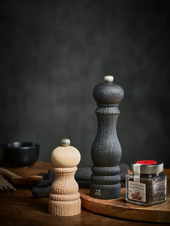 Peugeot Saveurs Paris nature black Moulin à poivre manuel en bois upcyclé et son poivre fair trade, noir, 22 cm - 9in -> Moulins À Poivre