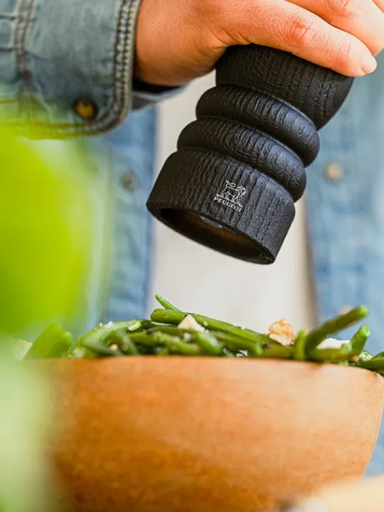 Peugeot Saveurs Paris nature black Moulin à poivre manuel en bois upcyclé et son poivre fair trade, noir, 22 cm - 9in -> Moulins À Poivre