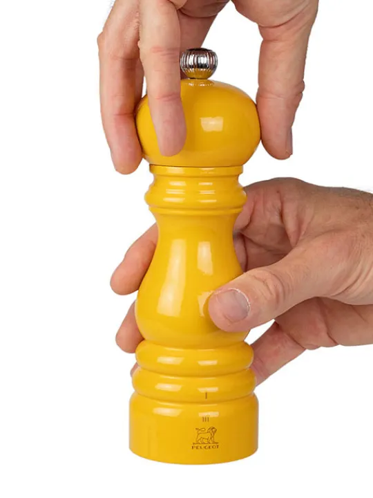 Peugeot Saveurs Paris u'select Moulin à poivre manuel u'select en bois laqué, safran, 18 cm - 7in -> Envie De Couleurs | Idées Cadeaux -100€