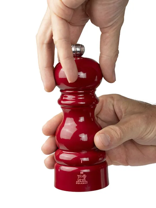 Peugeot Saveurs Paris u'select Moulin à poivre manuel u'select en bois laqué, rouge passion, 15 cm - 6in -> Idées Cadeaux -50€ | Envie De Couleurs