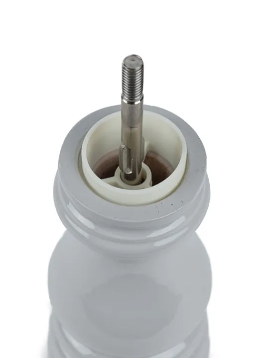 Peugeot Saveurs Paris u'select Moulin à sel manuel u'select en bois laqué, gris perle, 18 cm - 7in -> Idées Cadeaux -100€ | Envie De Couleurs
