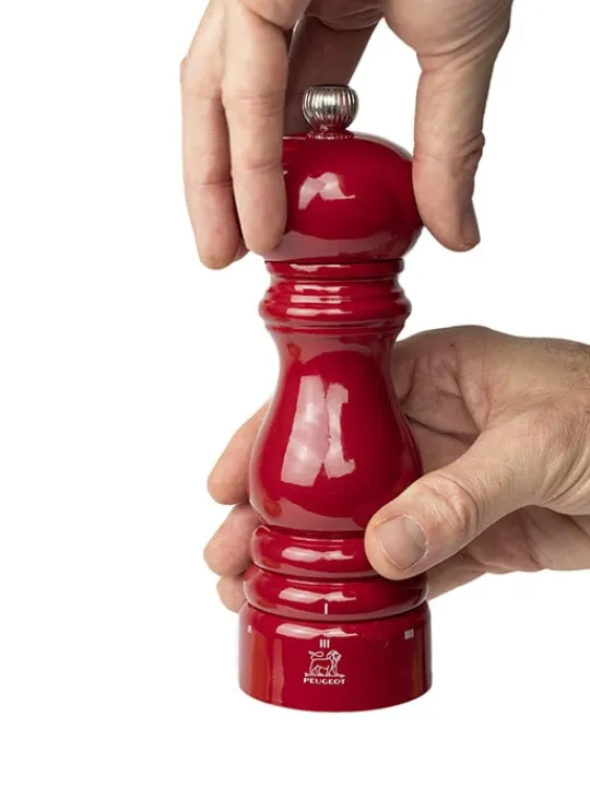 Peugeot Saveurs Paris u'select Moulin à sel manuel u'select en bois laqué, rouge passion, 18 cm - 7in -> Idées Cadeaux -100€ | Envie De Couleurs